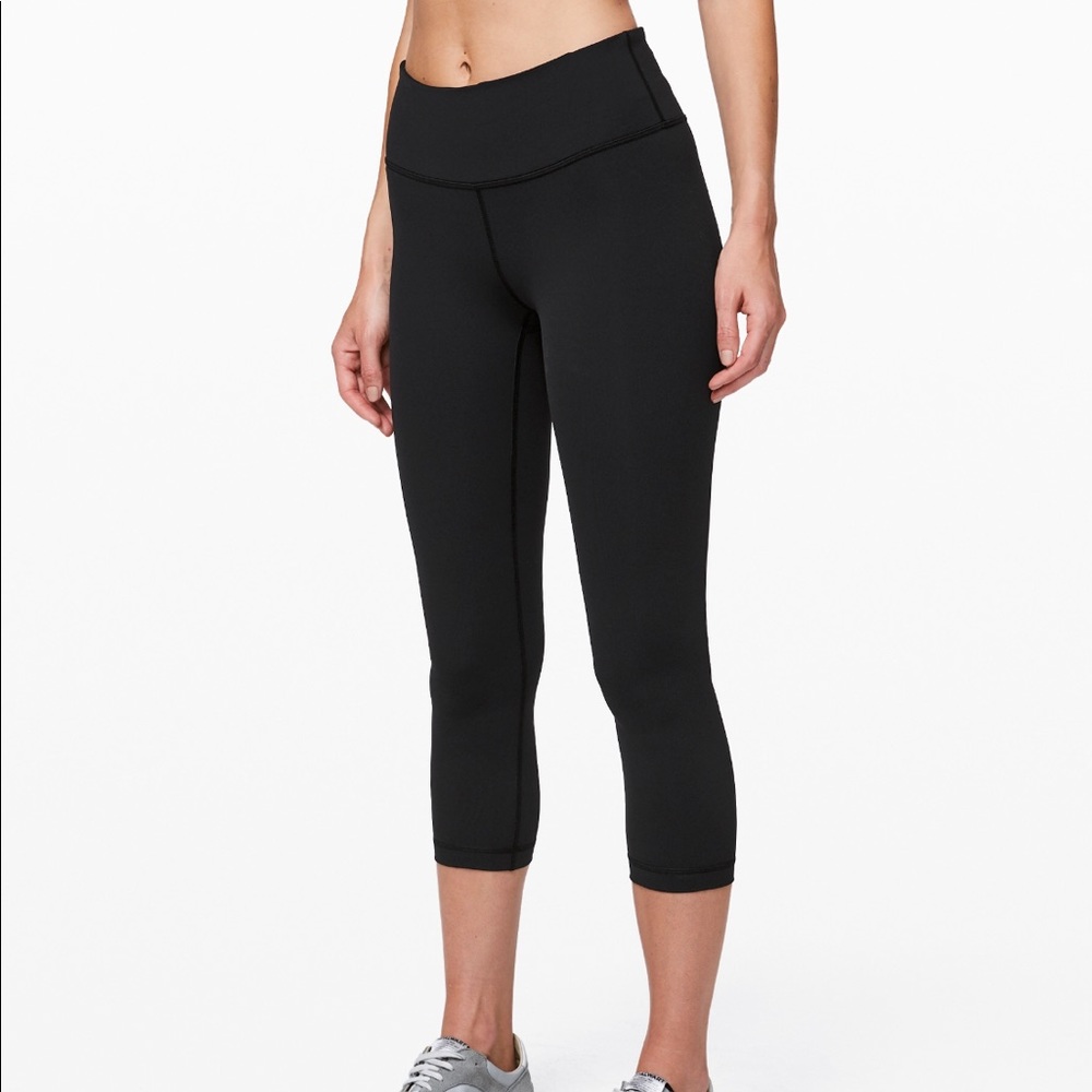 Lululemon wonder under crops black size 6